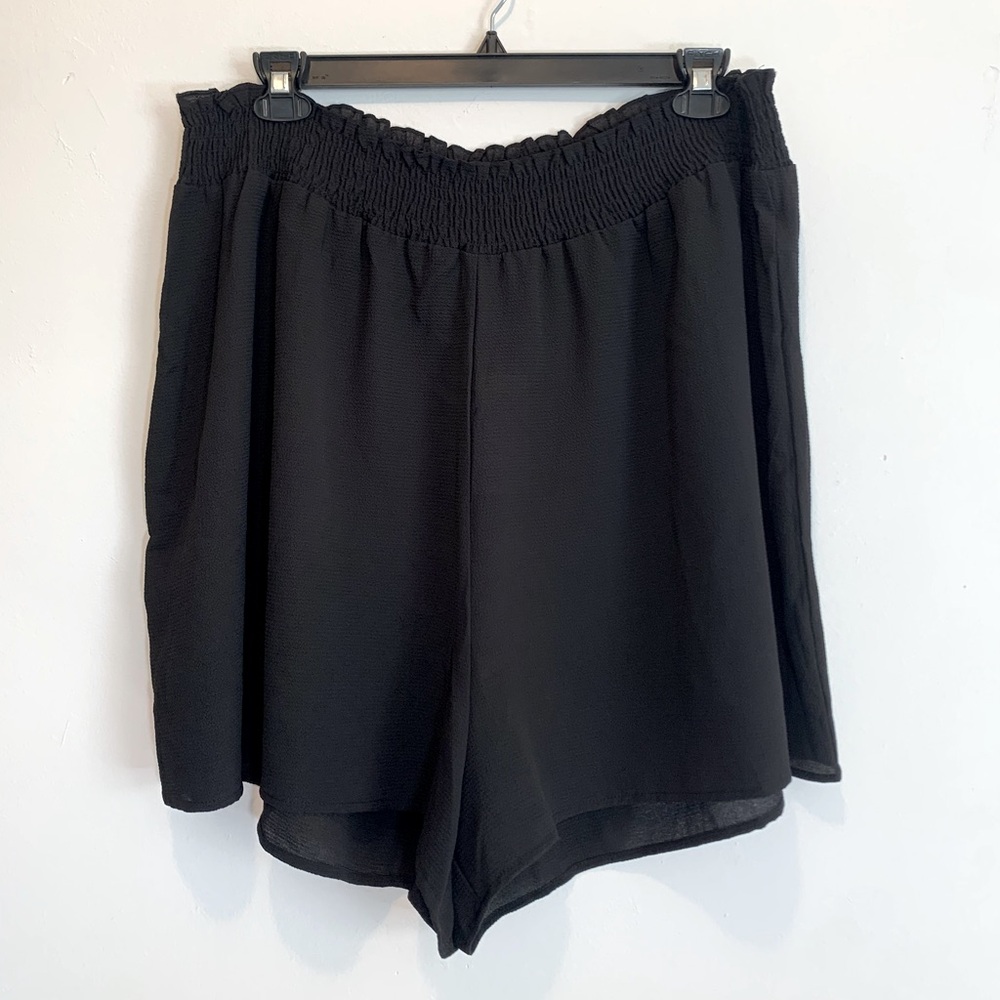 LuLaRoe Yvett Smocked Waist Black Shorts Relaxed 16